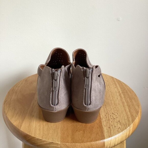 NWOT Soda Women's Gray/Taupe Cut-Out Ankle Booties With Back Zipper Size 8 - Picture 3 of 5